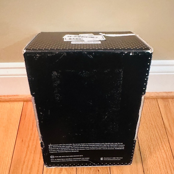NEW-AIRIA by Febreze, Smart Scent Diffuser Starter Kit–WiFi & App Controlled - Picture 10 of 10